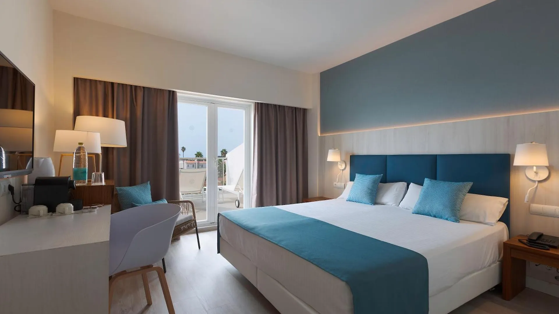 Hotel Alua Illa De Menorca S'Algar 4*,